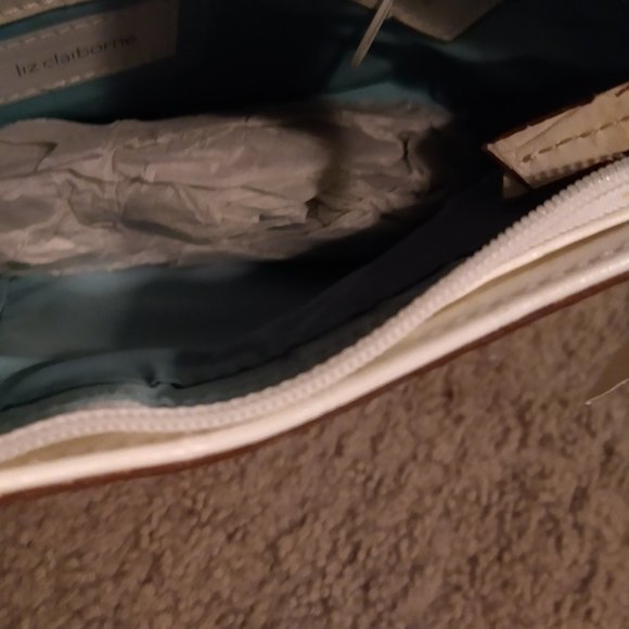 BRAND NEW LIZ CLAIRBORNE WHITE FAUX LEATHER PURSE - Picture 7 of 9